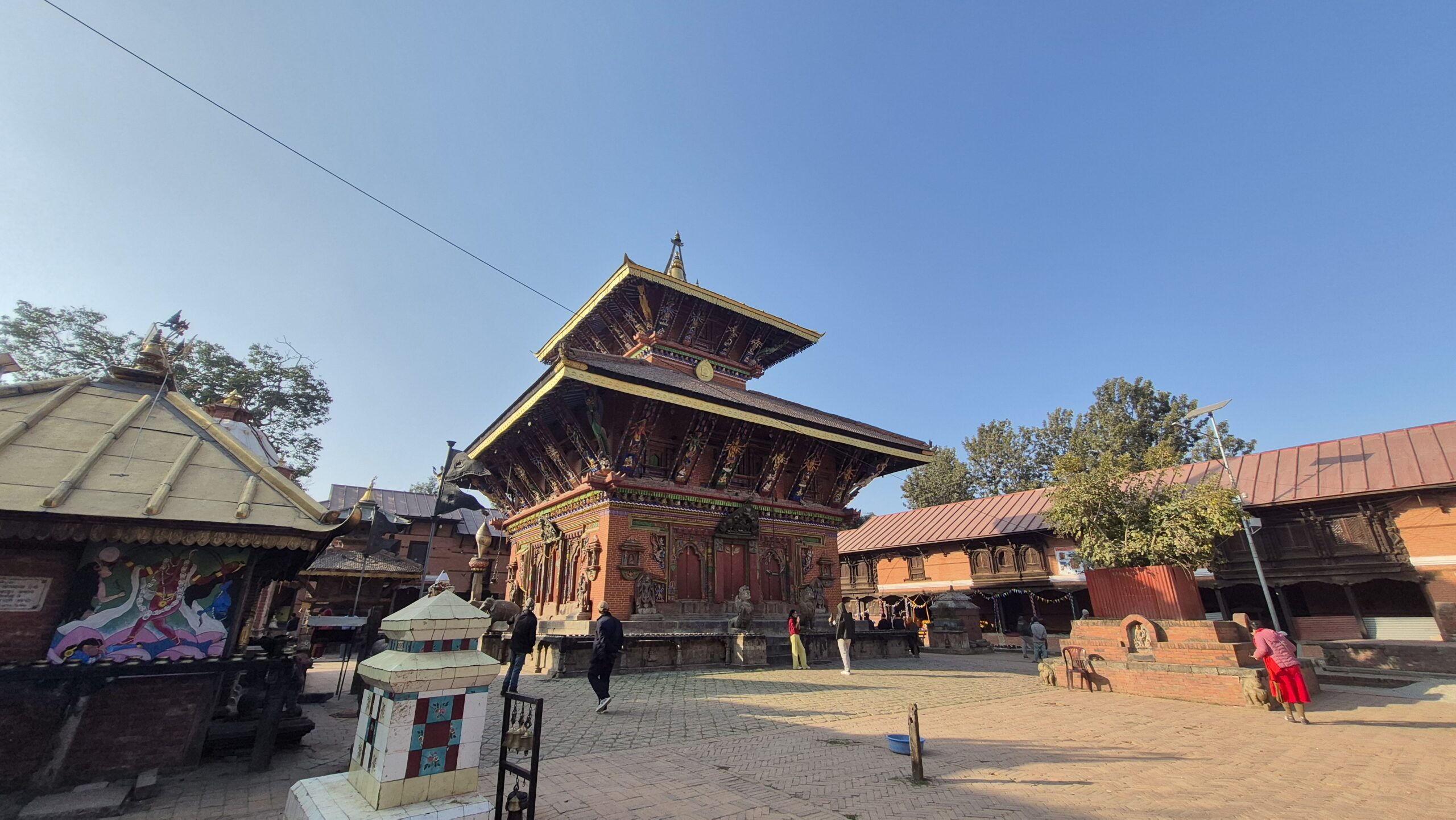 The chaityas (stupas) and monuments of this era can still be seen at the Changu Narayan Temple, north of Bhaktapur, and in the backstreets of Kathmandu’s old town